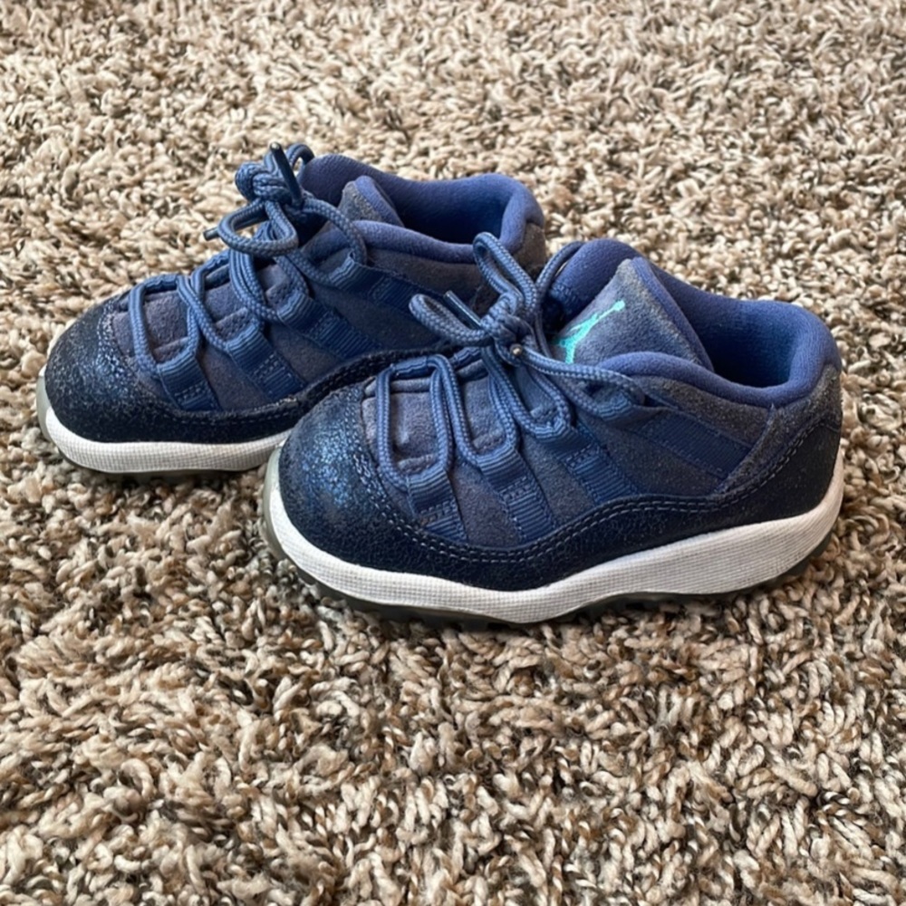 AIR JORDAN 11 RETRO LOW TD 'BLUE MOON'